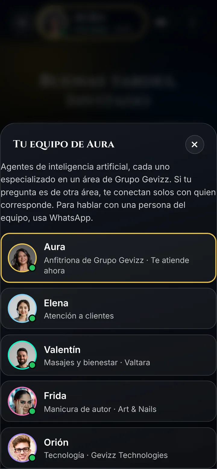 Captura de la ventana Tu equipo de Aura: Aura, anfitriona; Elena, atención a clientes; Valentín, masajes y bienestar; Frida, manicura de autor; y Orión, tecnología; cada uno con su foto y punto verde de en línea.